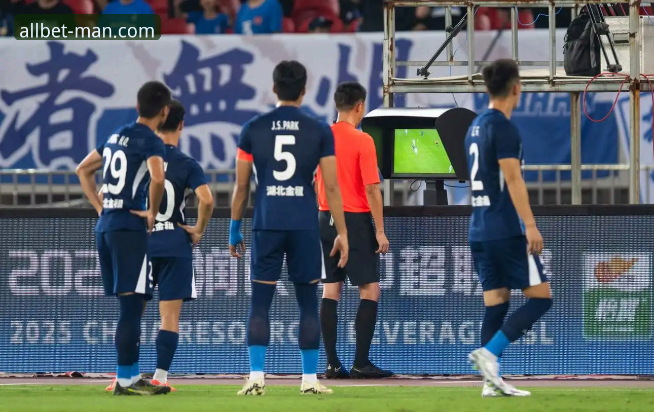 青岛海牛3-1力克上海海港 vs 中超第9轮赛事深度解析：万博全站平台用户如何从数据看门道